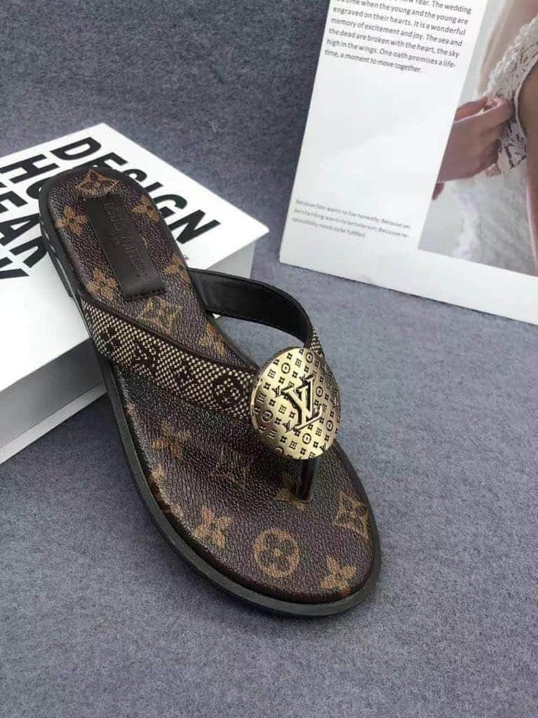 Louis Vuitton Slippers 618-104 – keenPals